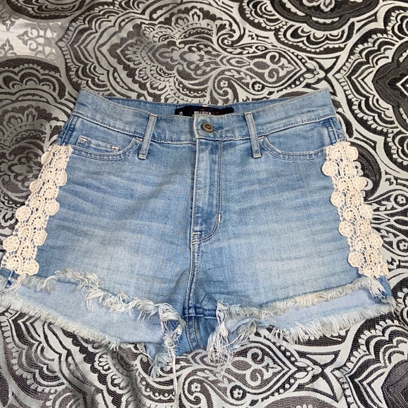 Hollister Short-Short waist 24 size 0 - Picture 2 of 4